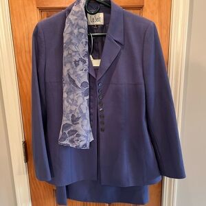 Le Suit Women's Purple Blazer size 6